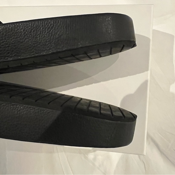 Vince black leather slides size 40/10 women’s - Picture 3 of 3